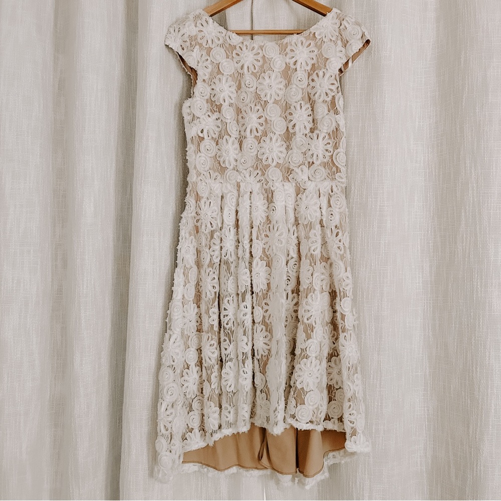 Hailey by Adrianna Papell White Floral Detail Cocktail Dress